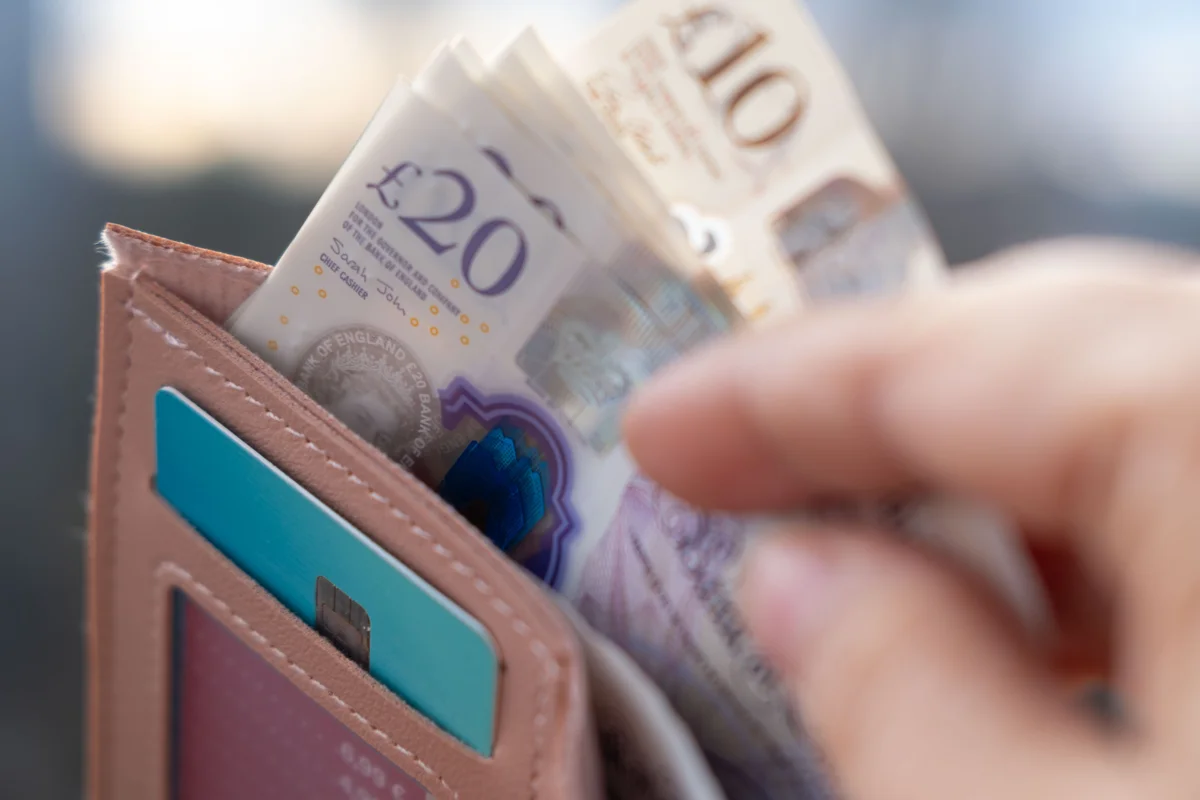 Sterling Slips as UK Growth Falters and Political Tension Rises